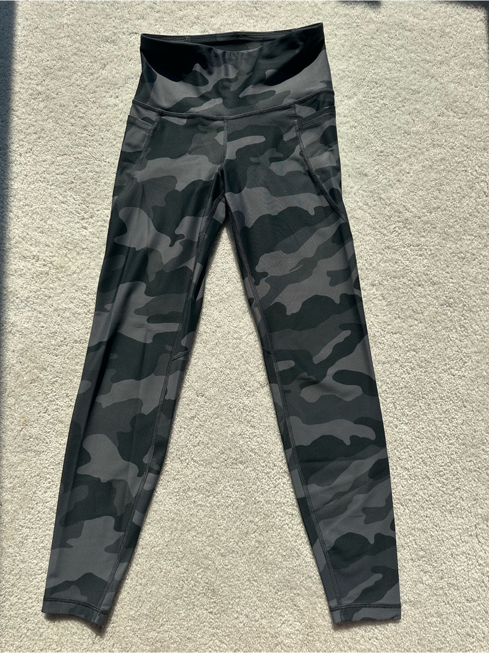 Old Navy Women’s' Black & Grey Camo High-Waist Leggings